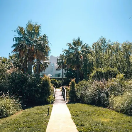 Frontline Golf Penthouse Lagoon & Ehhouse * 埃斯特波纳