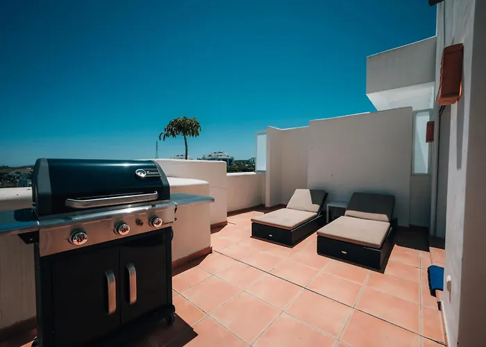 Frontline Golf Penthouse Lagoon & - Ehhouse Apartamento Estepona